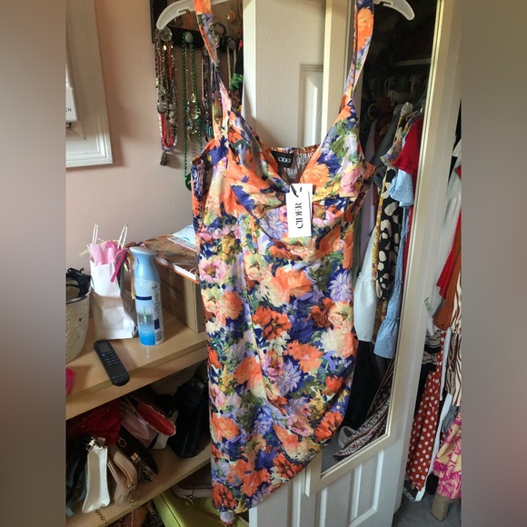 Asymmetrical Floral Dress - Picture 2 of 5